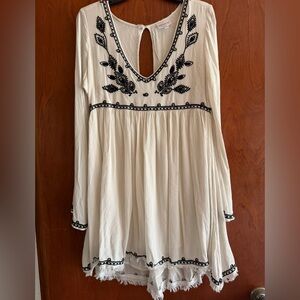 Shyanne Black Floral Embroidered Boho Mini White Flowy Dress Size S